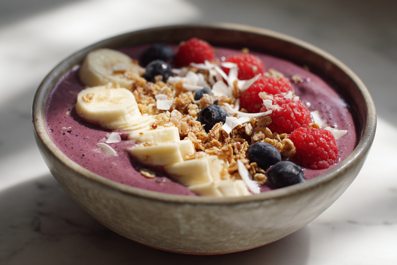 Fresh Berry Smoothie Bowl With Almond Crunch