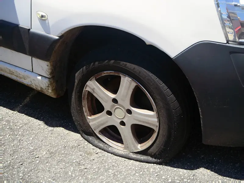 Police Warn Shoppers About the Flat Tire Trick