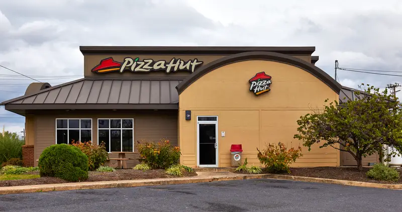 This Once-Popular Pizza Chain Is Closing Locations Everywhere